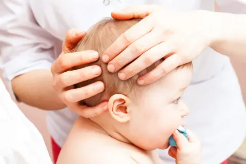 Delikatne badanie główki niemowlęcia, które może pomóc w diagnostyce zespołu Marfana.