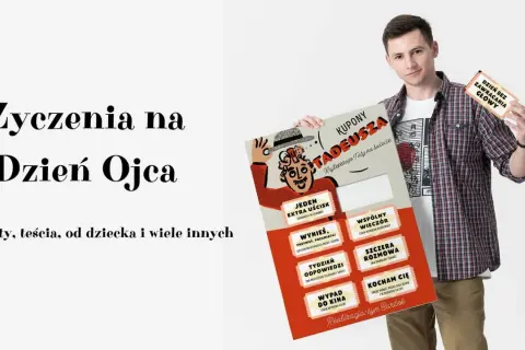 Wesoły mężczyzna trzyma kupony na Dzień Ojca, idealne na wierszyk na Dzień Taty.