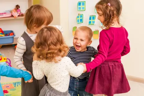 Czy żłobek jest placówką oświatową? Odkryj ważne różnice i przepisy