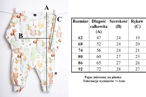 Tabela rozmiarów pajaca z motywem leśnym. Sprawdź, jaki rozmiar dla noworodka będzie najlepszy, porównując wymiary A, B, C.