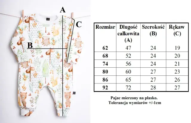 Tabela rozmiarów pajaca z motywem leśnym. Sprawdź, jaki rozmiar dla noworodka będzie najlepszy, porównując wymiary A, B, C.